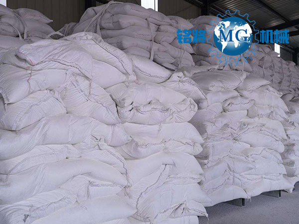 貴的膩?zhàn)臃酆捅阋说膮^(qū)別，如何選購好的膩?zhàn)臃郏? /> 
</p>
　　<strong>貴的膩?zhàn)臃酆捅阋说膮^(qū)別</strong><br />
<p>
	　　粉質(zhì)不同：
</p>
<p>
	<span style=