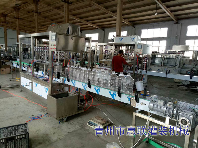 尾氣處理液自動(dòng)灌裝機(jī) 尾氣處理液自動(dòng)灌裝機(jī)