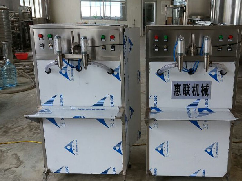 小型白酒自動灌裝機 小型白酒自動灌裝機