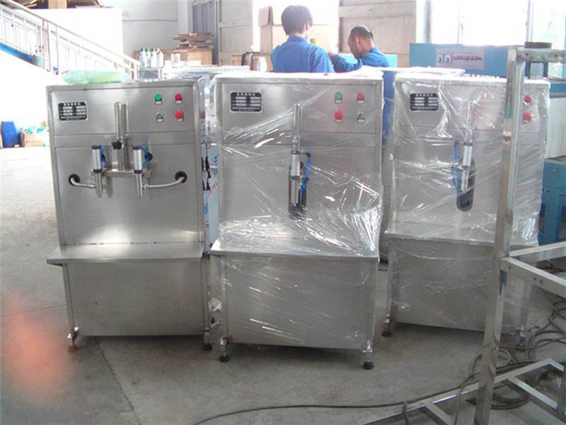 小型白酒自動灌裝機 小型白酒自動灌裝機